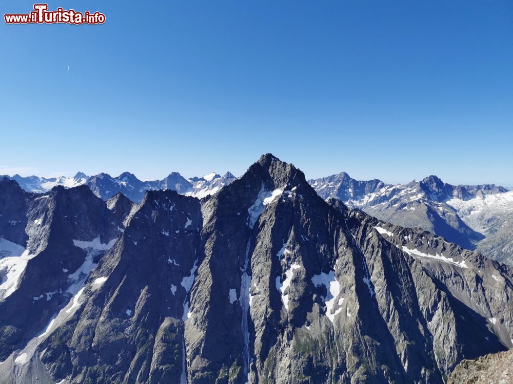 Immagine Il Belvedere des Ecrins a Les Deux Alpes in francia, vista mozzafiato sul massiccio montuoso