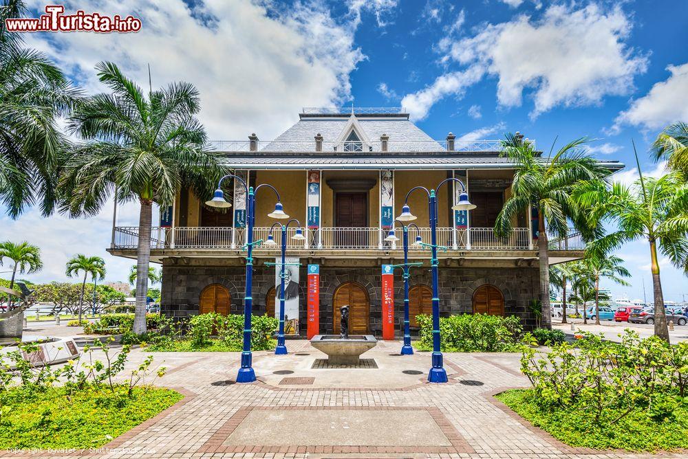 Immagine Il Blue Penny Stamp Museum al Caudan Waterfront di Port Louis, Mauritius. Si tratta di un interessante museo con mostre su francobolli, monete e arti dedicato al patrimonio culturale di Mauritius - © byvalet / Shutterstock.com