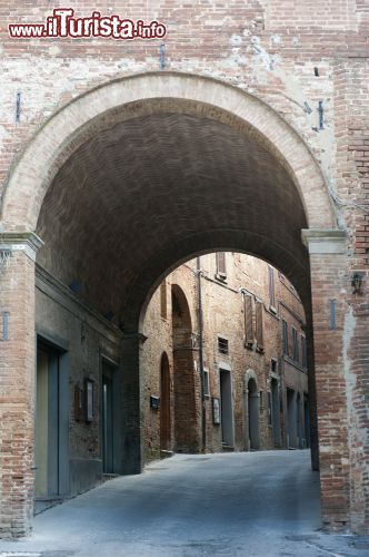 Immagine Il borgo antico di Torrita di Siena in Valdichiana - © Claudio Giovanni Colombo / Shutterstock.com