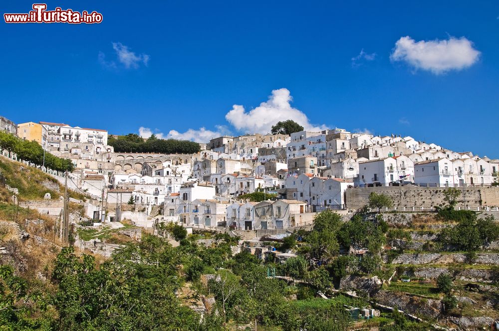 Immagine Il borgo arroccato di Monte Sant'Angelo sul Gargano, provincia di Foggia (Puglia)