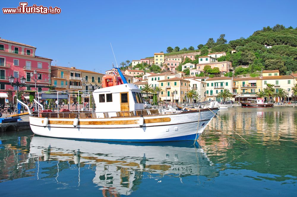 Le foto di cosa vedere e visitare a Porto Azzurro