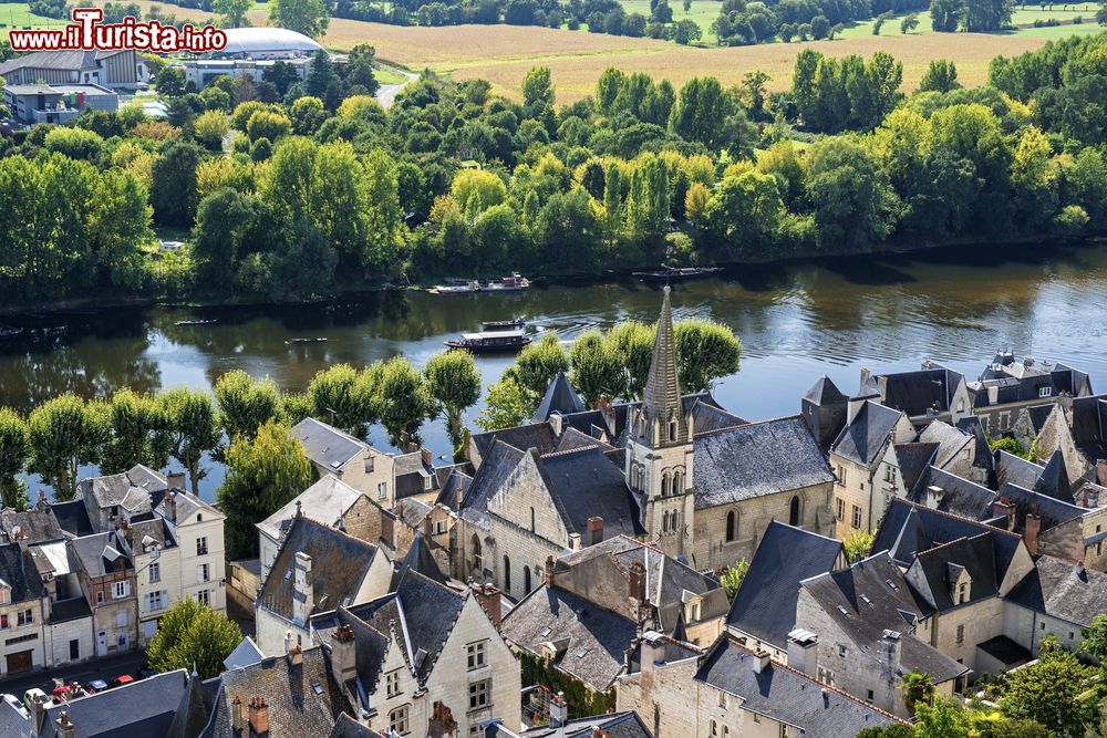 Immagine Il borgo della Fortezza di Chinon, e il fiume Vienne Regione Centro in Francia