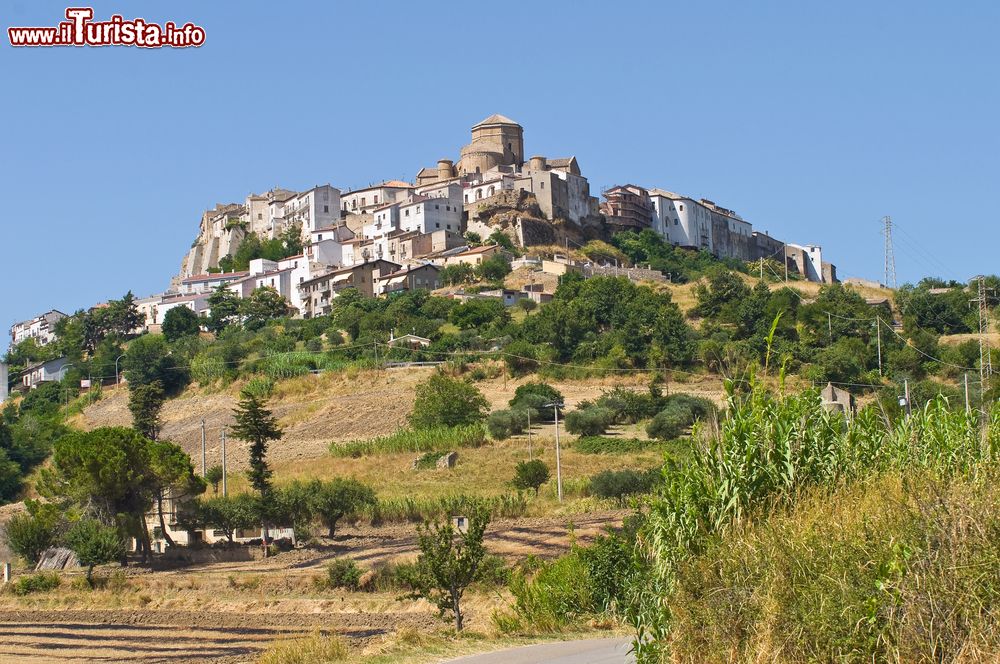 Immagine Il borgo di Acerenza famoso per la sua bellezza e il vicino lago della Basilicata