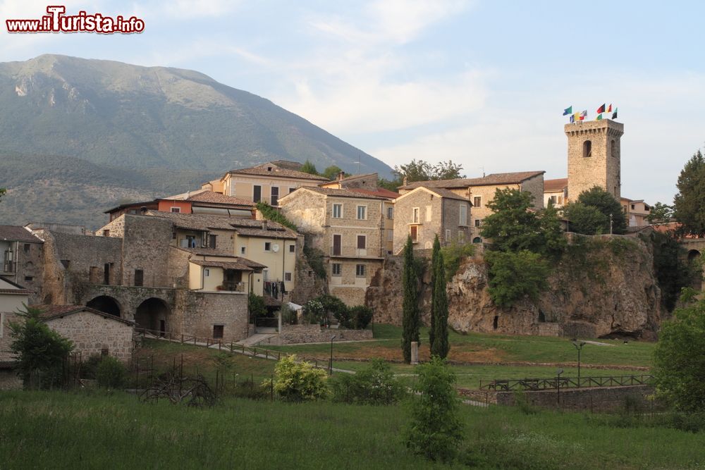 Immagine Il borgo di Aquino nel Lazio famoso per avere dato i natali a San Tommaso d'Aquino.