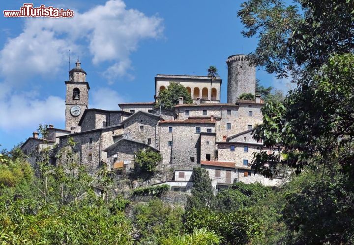 Immagine Il borgo di Bagnone in Lunigiana, Toscana nord occidentale - © Sarah2 / Shutterstock.com