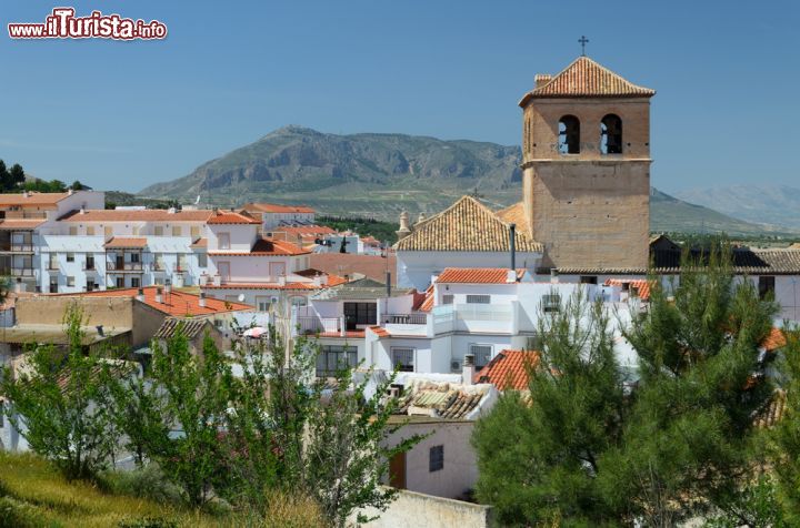 Immagine Il borgo di baza in Andalusia: ci troviamo a nord-ovest di Granada, lungo la strada che si collega a Murcia
