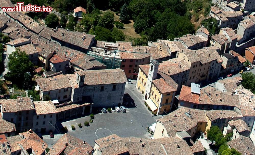 Immagine Il borgo di Cantiano nelle Marche