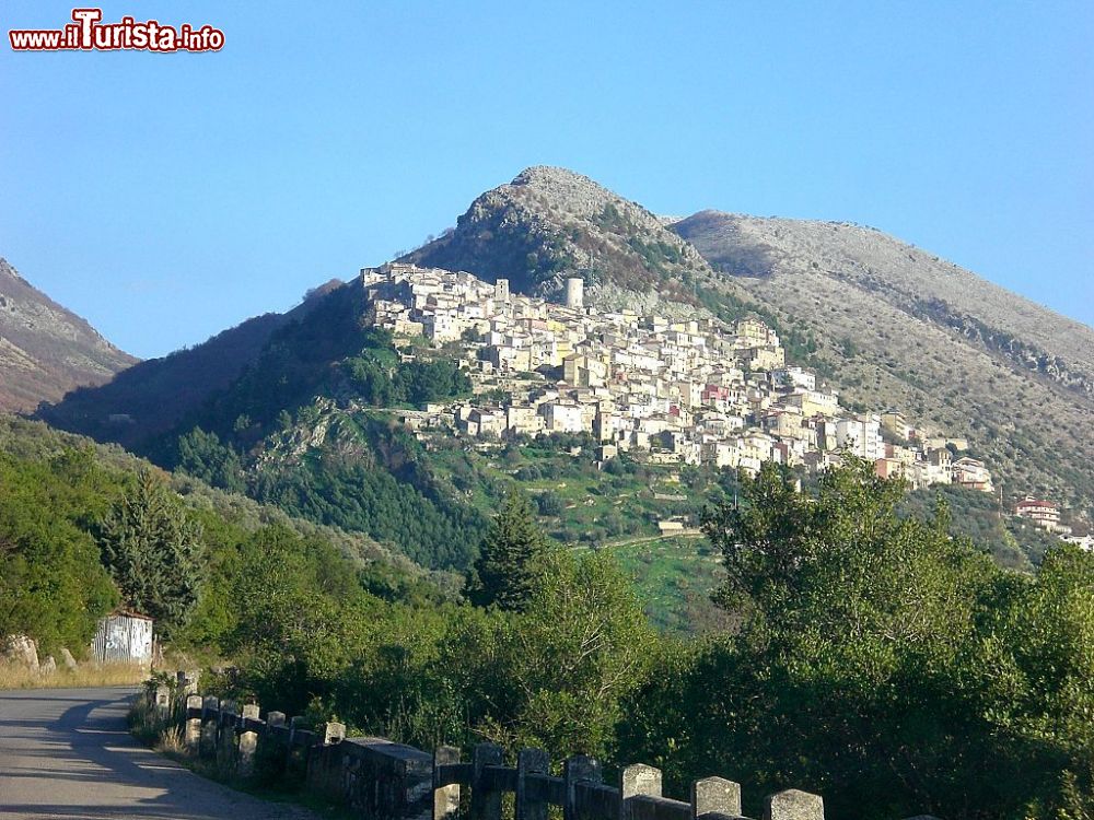 Immagine Il borgo di Castelcivita nel Cilento, Campania - © Liberotag73 - CC BY-SA 3.0, Wikipedia