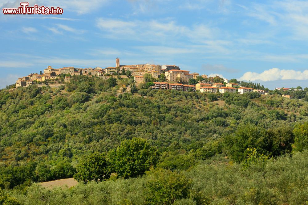 Immagine Il borgo di CIvitella Paganico nel sud della Toscana in Maremma