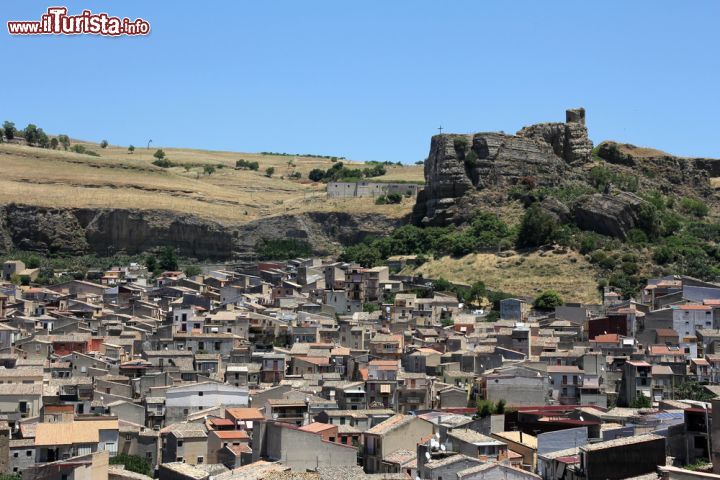 Immagine Il borgo di Corleone, la località a sud di Palermo in Sicilia - © Ivan Smuk / Shutterstock.com