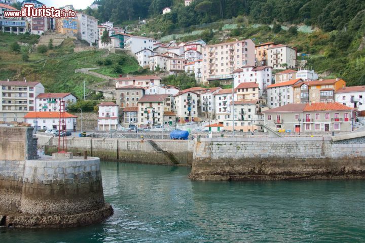 Immagine Il borgo marino di Elantxobe sulla costa dei Paesi Baschi in Spagna
