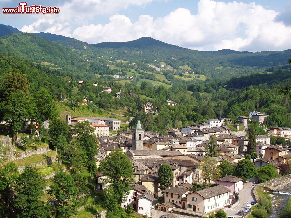 Immagine Il borgo di Fiumalbo fotografato dal Costolo - © Massic80, CC BY-SA 3.0, Wikipedia