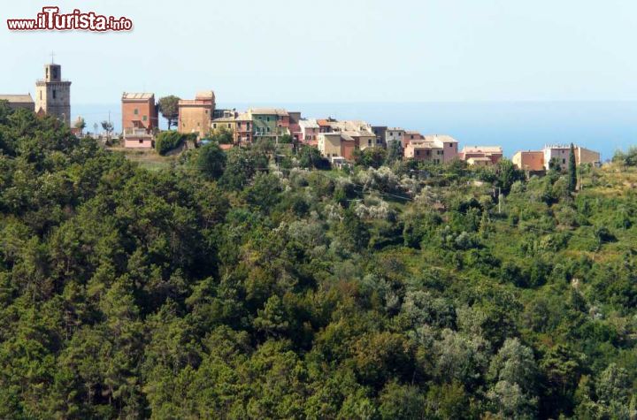 Immagine Il borgo di Framura sui rilievi che s'affacciano sulla riviera di Leventa in Liguria
