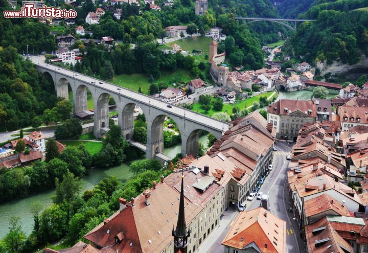 Immagine Il borgo di Friburgo in Svizzera e il fiume Sarine - © Oleg_Mit / Shutterstock.com