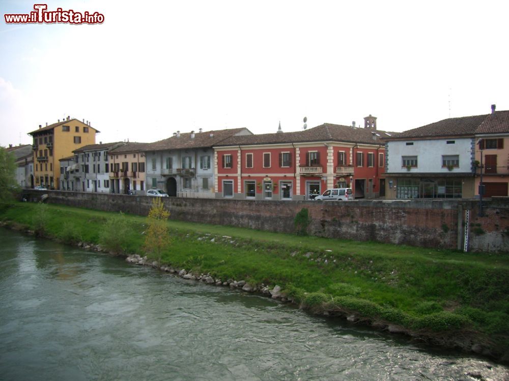 Immagine Il borgo di Gera sul fiume Adda a Pizzighettone, Lombardia