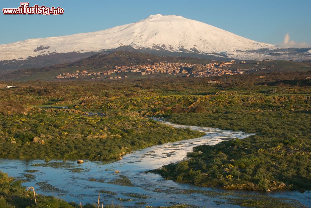 Immagine Il borgo di Maletto e il Monte Etna in Sicilia