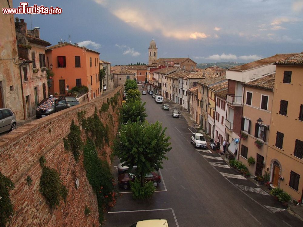 Immagine Il borgo di Mondolfo e il Bastione S. Anna nelle Marche - © Diego Baglieri - CC BY-SA 4.0, Wikipedia