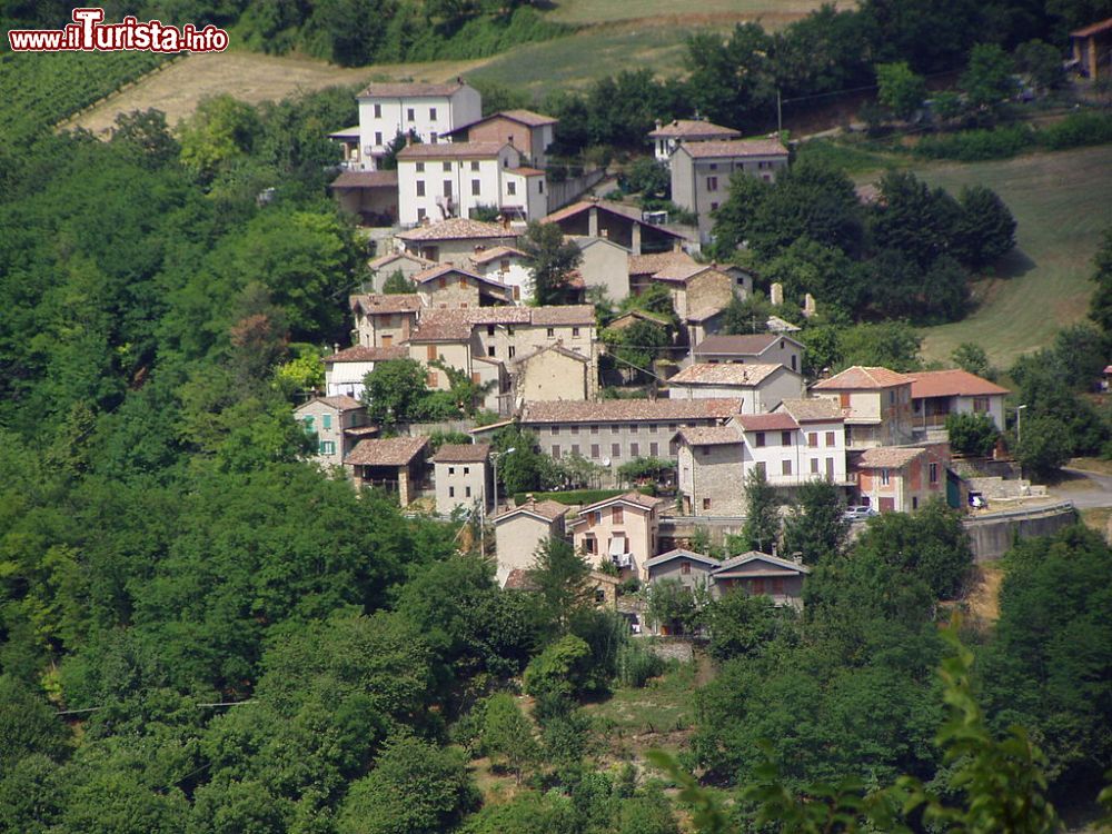 Immagine Il borgo di Pecorara vecchia, Alta Val Tidone - © Attilio B, CC BY 2.0 it, Wikipedia