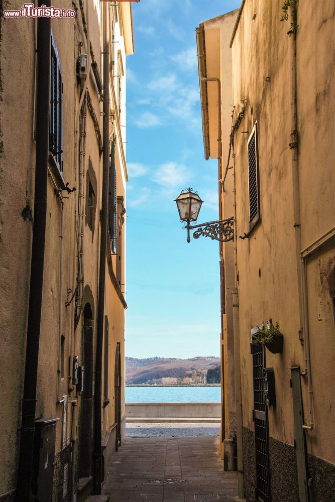 Immagine Il borgo di pescatori di Marta, costa sud del Lago di Bolsena