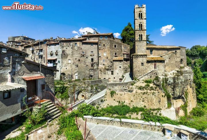 Immagine Il borgo di Ronciglione nel Lazio - © Leoks / Shutterstock.com