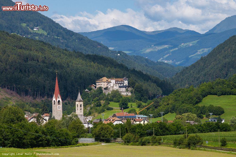 Immagine Il borgo di San Lorenzo di Sebato immerso nella natura della Val Pulsteria, Trentino Alto Adige (Italia) - © Lenar Musin / Shutterstock.com