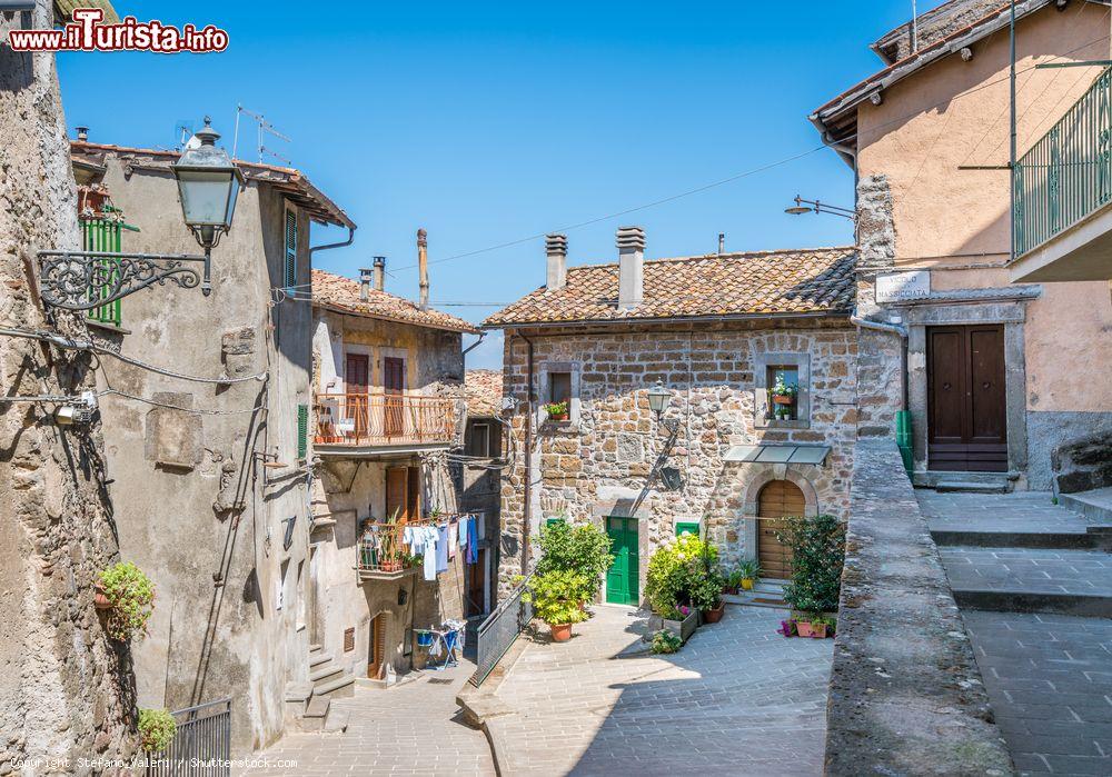 Immagine Il borgo di Soriano nel Cimino in una mattina estiva, Viterbo, Lazio - © Stefano_Valeri / Shutterstock.com