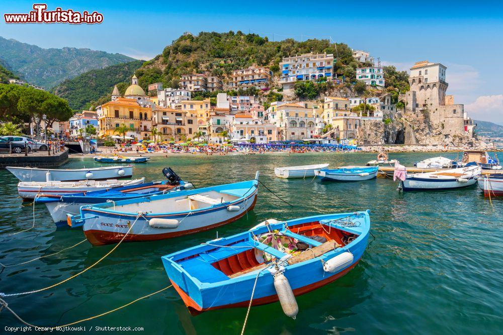 Immagine Il borgo e la baia di Cetara in Campania, Costiera Amalfitana. - © Cezary Wojtkowski / Shutterstock.com