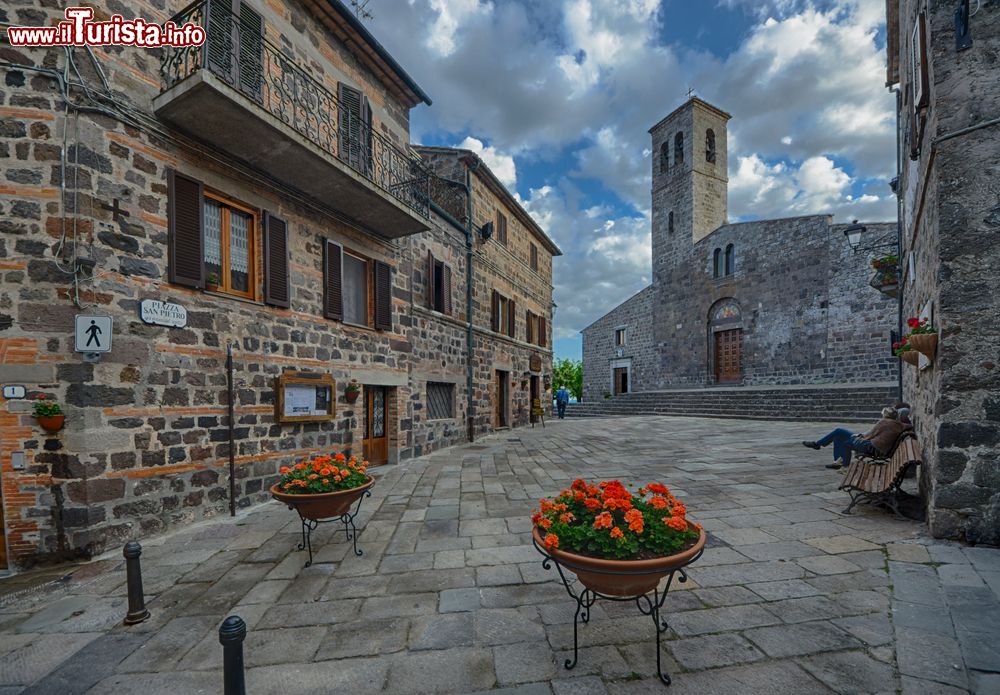 Immagine Il borgo in pietra di Radicofani in Toscana, Val d'Orcia vicino al Monte Amiata.