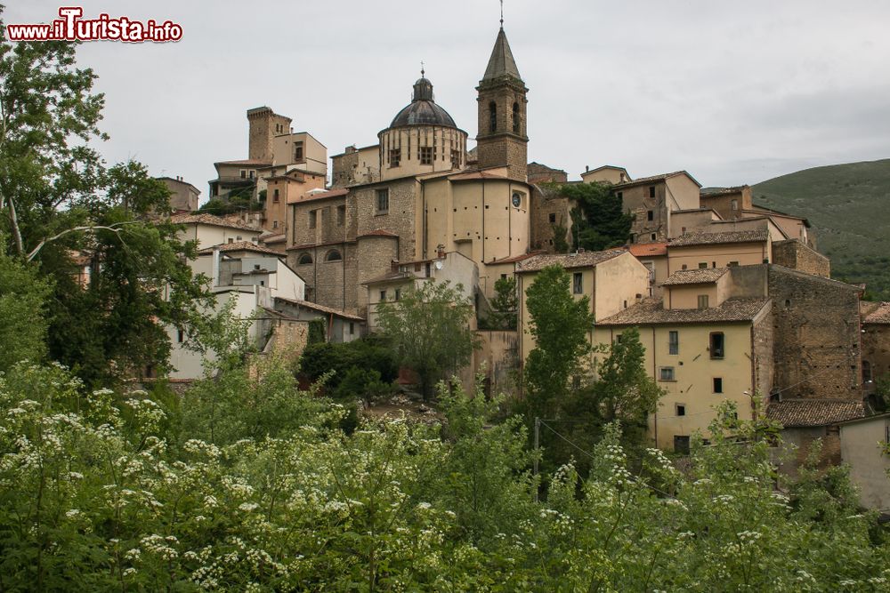 Immagine Il borgo medievale di Cocullo in Abruzzo, al confine tra la Valle Peligna e la Marsica.