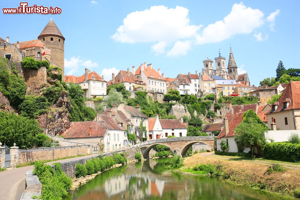 Immagine Il borgo medievale di Semur-en-Auxois, siamo nella regione francese della Borgogna