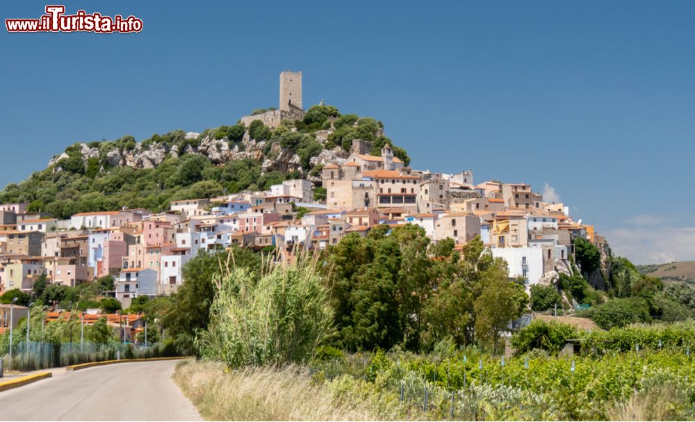 Immagine Il borgo sardo di Posada uno dei villaggi più belli della Sardegna, in Baronìa