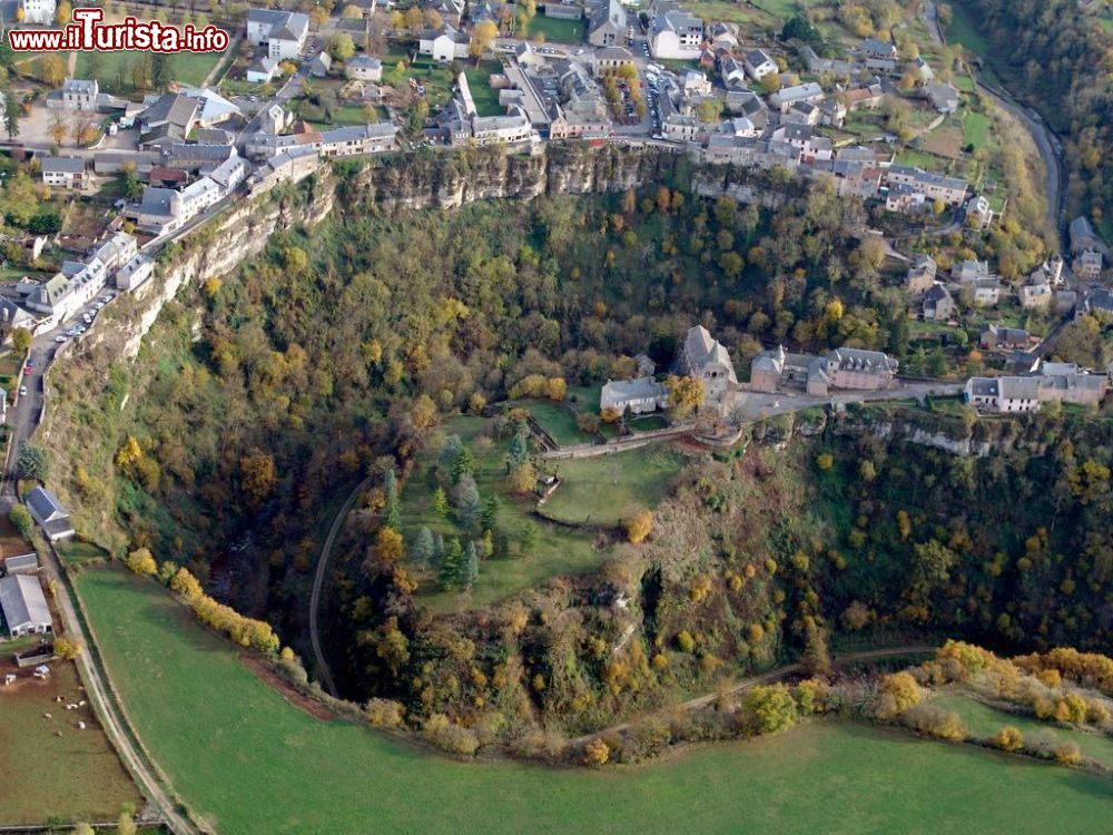 Immagine Il borgo spettacolare di Bozouls in Francia - © Mairie-bozouls -  CC BY-SA 4.0, Wikipedia