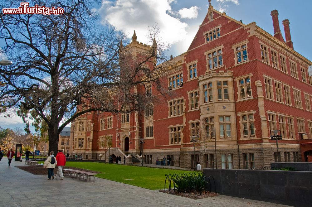 Immagine Il Brookman Building nel City East Campus dell'università di Adelaide, Australia. Costruito fra il 1900 e il 1903, questo imponente edificio in matoni rossi si trova all'angolo di Frome Street e North Terrace.