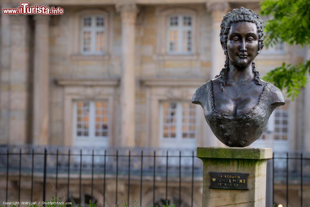 Immagine Il busto di Guglielmina di Prussia nel centro di Bayreuth, Germania - © AndrijaP / Shutterstock.com