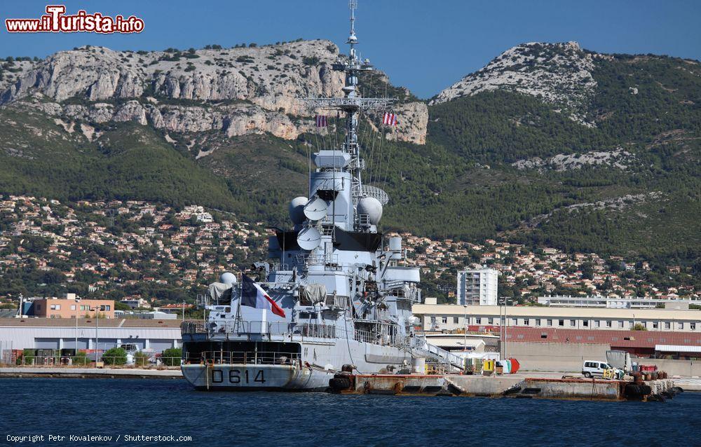 Immagine Il cacciatorpediniere antiaereo Cassard della Marina Francese al porto di Tolone, Francia - © Petr Kovalenkov / Shutterstock.com
