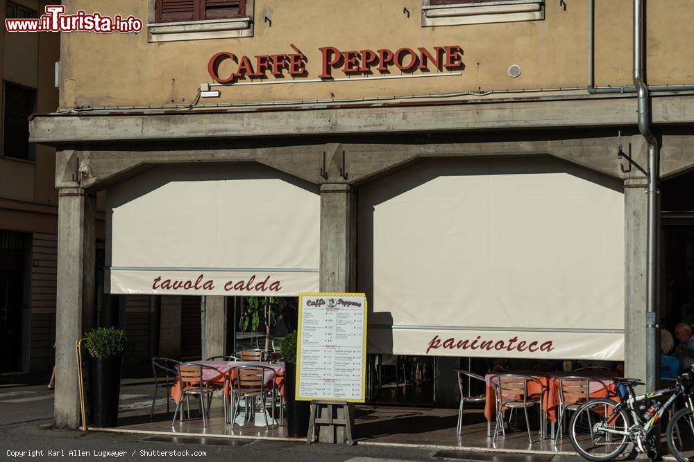 Immagine Il Caffè Peppone nel centro di Brescello in Emilia - © Karl Allen Lugmayer / Shutterstock.com