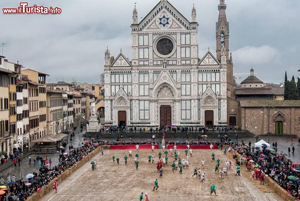 Immagine Il calcio storico fiorentino: la partita in piazza Santa Croce a Firenze, Toscana - © www.calciostoricofiorentino.it