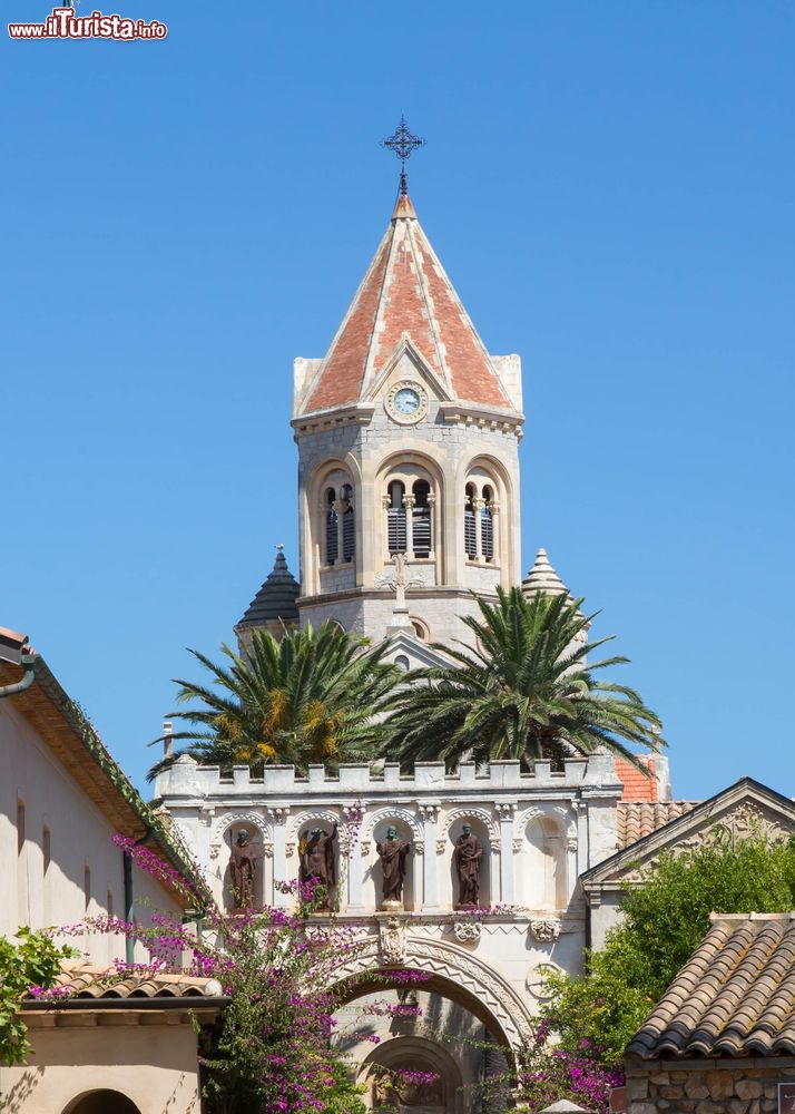 Immagine Il campanile del monastero fortificato di Lerino, isola di Saint Honorat, Cannes.