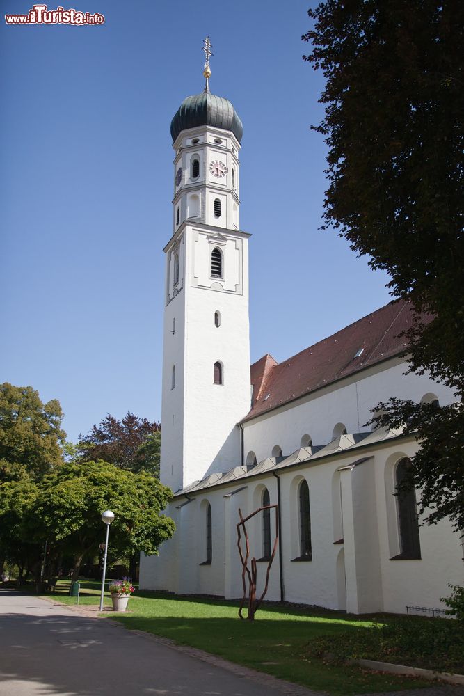 Immagine Il campanile dell'Abbazia di Schussenried lungo la strada barocca in Germania