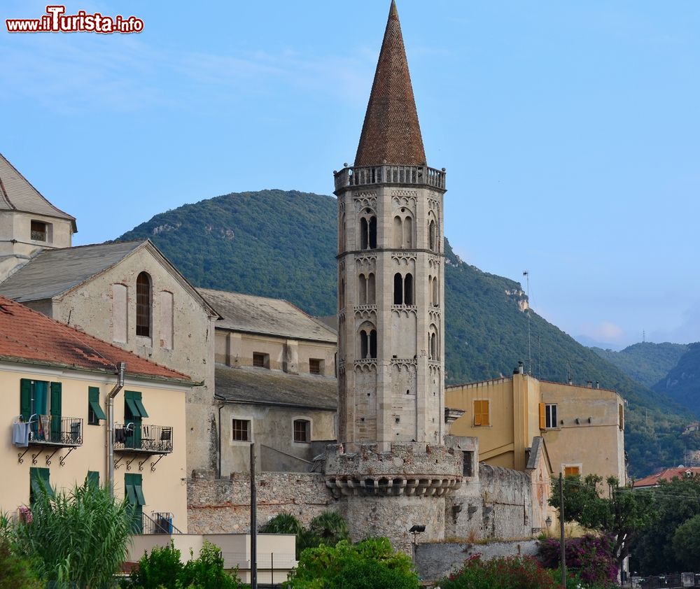 Immagine Il campanile della Basilica di San Biagio a Finalborgo