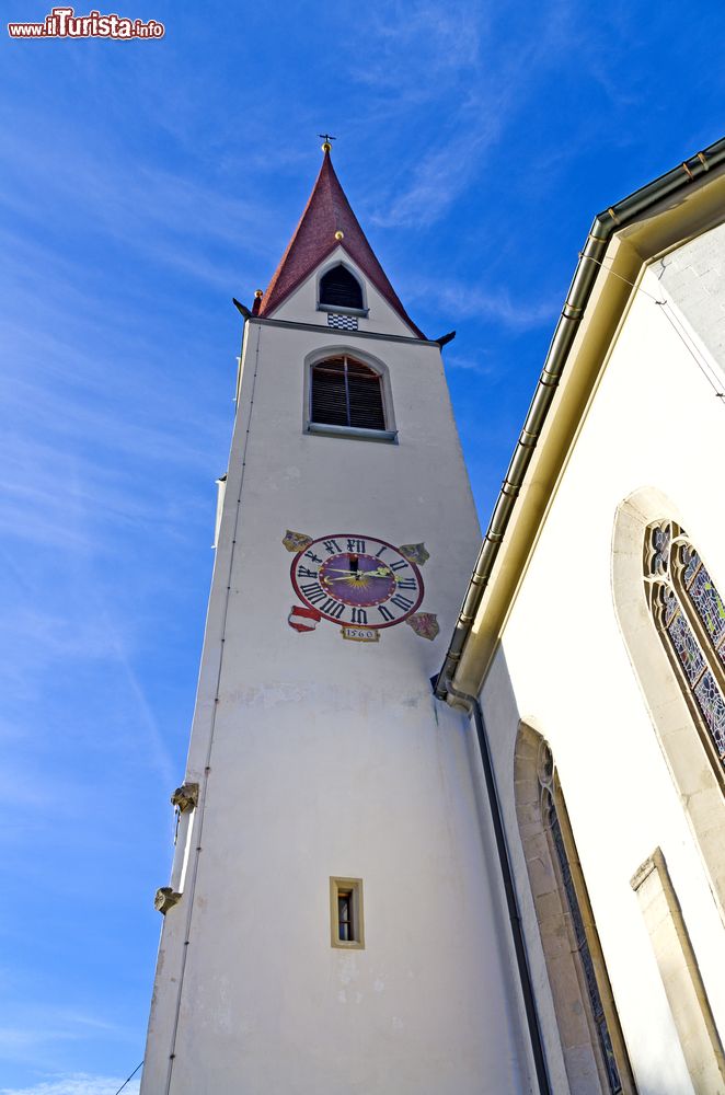 Immagine Il campanile della Chiesa di Saint Oswald a Seefeld in Tirolo, Austria