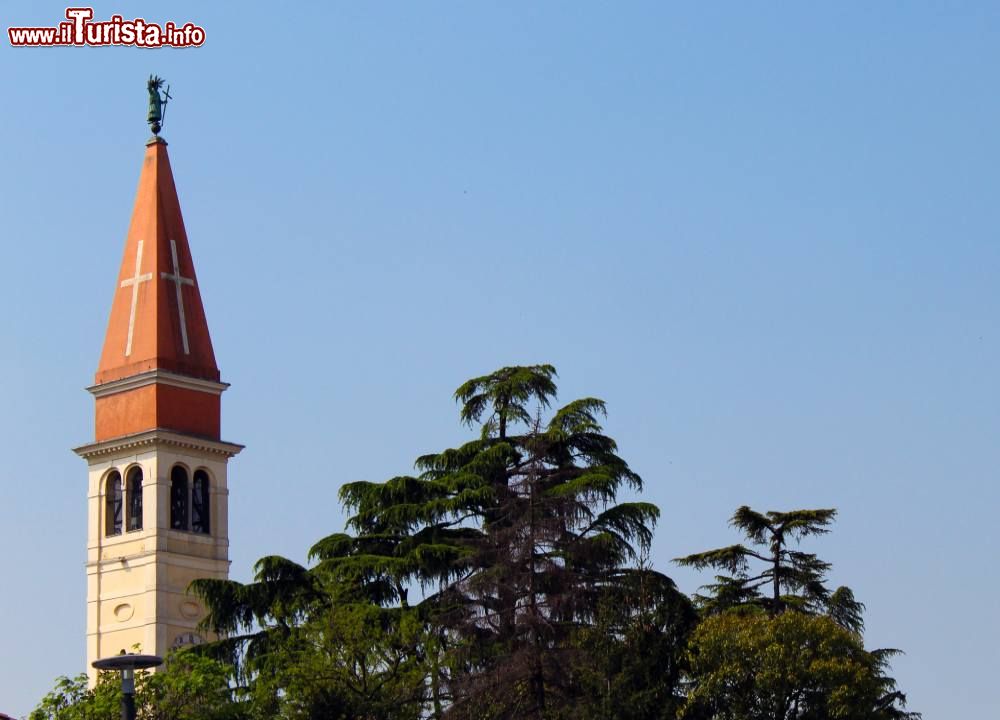 Immagine Il campanile della Parrocchiale di San Michele Arcangelo in centro a Silea, Veneto