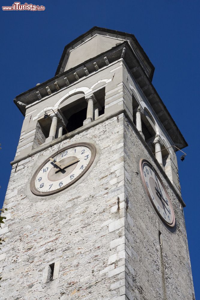 Immagine Il campanile in pietra della chiesa principale di Pogno, in Piemonte