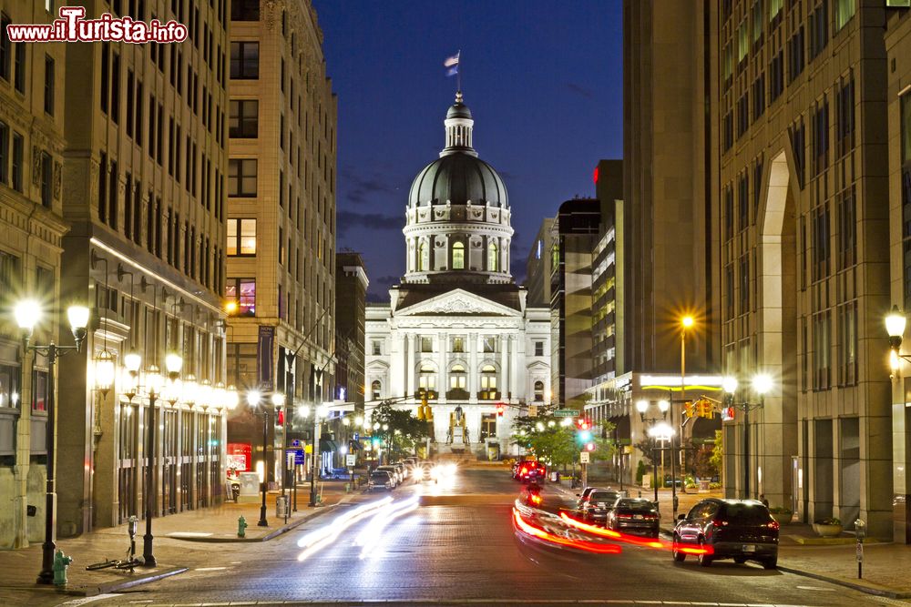 Immagine Il Campidoglio di Indianapolis (Indiana), USA, di sera.