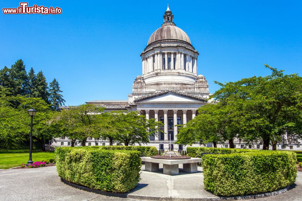 Immagine Il Campidoglio di Seattle, Washington, in una giornata di sole con il cielo blu.