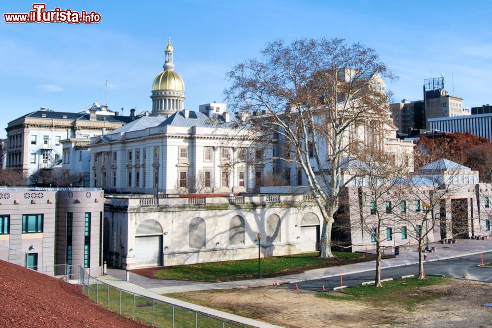 Immagine Il Campidoglio di Trenton, New Jersey, USA. Fu costruito originariamente nel 1792 e successivamente ampliato nel XIX° secolo sino a raggiungere l'aspetto attuale che si deve agli interventi attuati nel 1911.