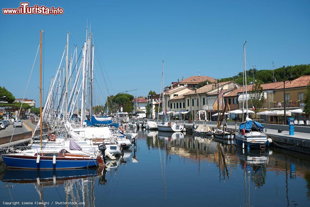 Immagine Il Canale di Cervia che segna il confine con Milano Marittima, riviera Romagnola - © simona flamigni / Shutterstock.com
