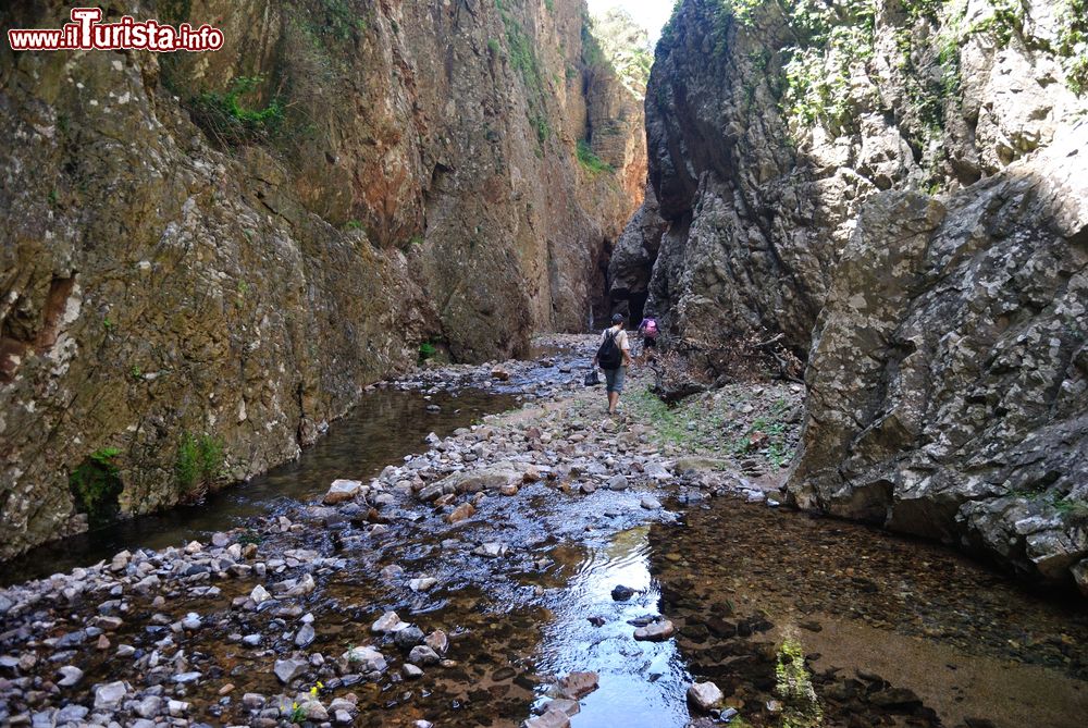 Immagine Il canyon di Bidda Mores si trova vicino a Sarroch in Sardegna