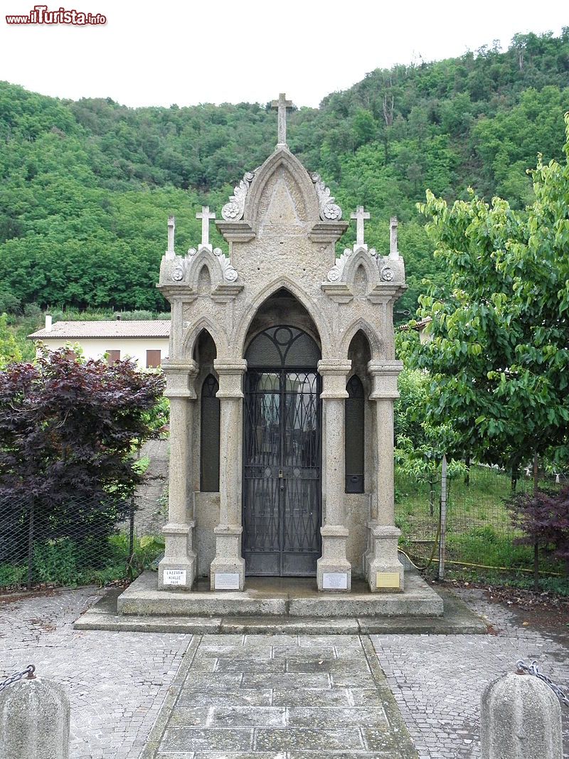 Immagine Il Capitello di Zovon nel terriotrio di Vo', Monti Euganei, Veneto - © Threecharlie - CC BY-SA 4.0, Wikipedia