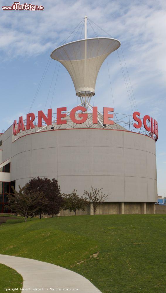 Immagine Il Carnegie Science Center a Pittsburgh, Pennsylvania, USA. Situato lungo le sponde del fiume Ohio, questo museo è uno dei più visitati della città americana - © Robert Pernell / Shutterstock.com